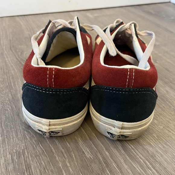 Vans - Picture 2 of 4